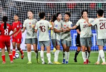 中国U20女足20乌兹别克！对方门将扑球失误，余佳琪破门