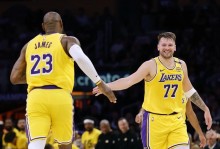 浓眉以为换东契奇是恶作剧还幻想过和东契奇共度荣光_NBA直播