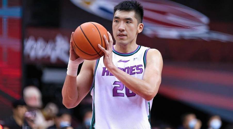 4连败，山东男篮一蹶不振陶汉林13+13独木难支落后邱彪无奈苦笑