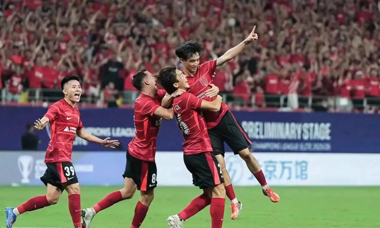 离谱！37岁金哨1个月2次失误漏判国安点球遭降级执法中甲又犯错
