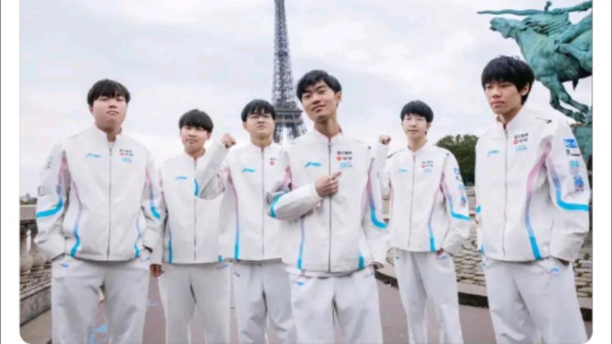 BLG粉丝热议失利：告诉卓哥他鞋底够厚把blg五区的头踩得很舒服呀