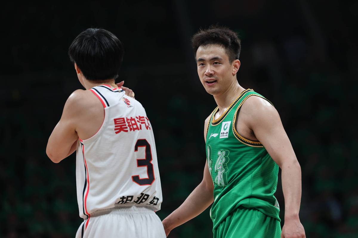 效率太低！赵继伟15中4拿到10分1板11助4断3次失误