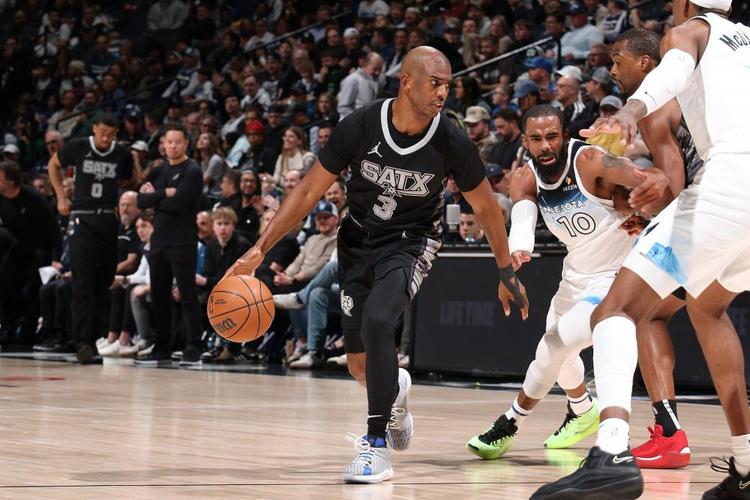 NBA战况：森林狼2分优势险胜马刺，尼克斯大比分横扫76人