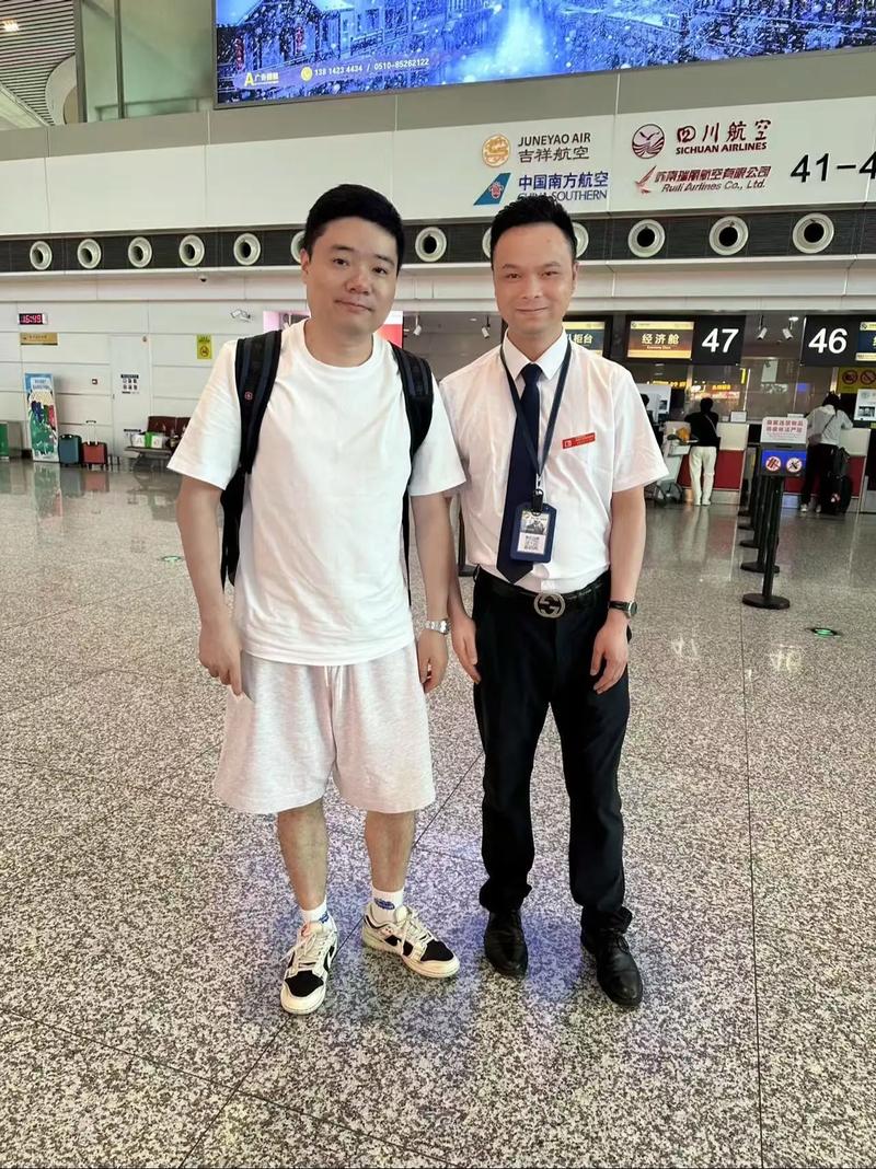 幸运！网友在英国偶遇丁俊晖，并晒出两人合照